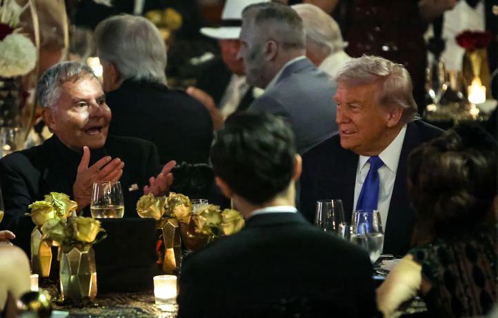 Trump dines at Mar el Lago in a scene worthy of Marie Antoinette